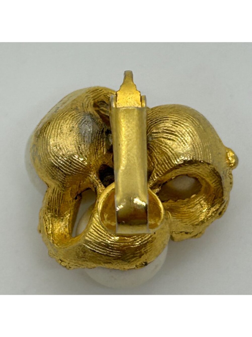 Faux Pearl Cluster Clip-On Earrings Textured Gold-Tone Three Bead Retro Vintage - Picture 4 of 8